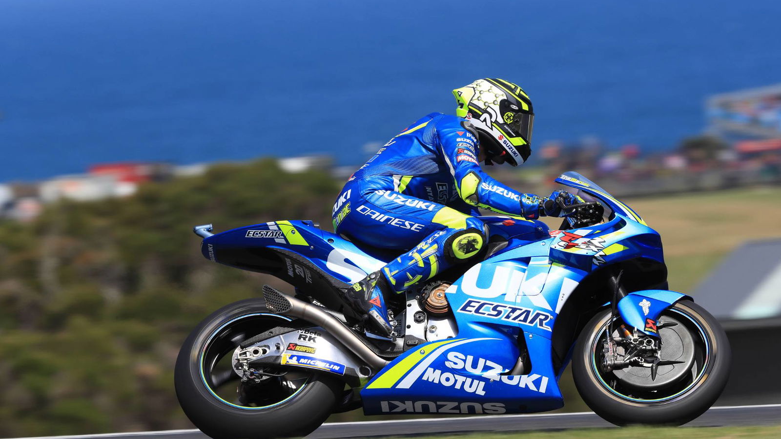 Iannone memimpin Petrucci di FP2 yang ketat