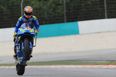 'On fire' Rins berkuasa di depan di Sepang