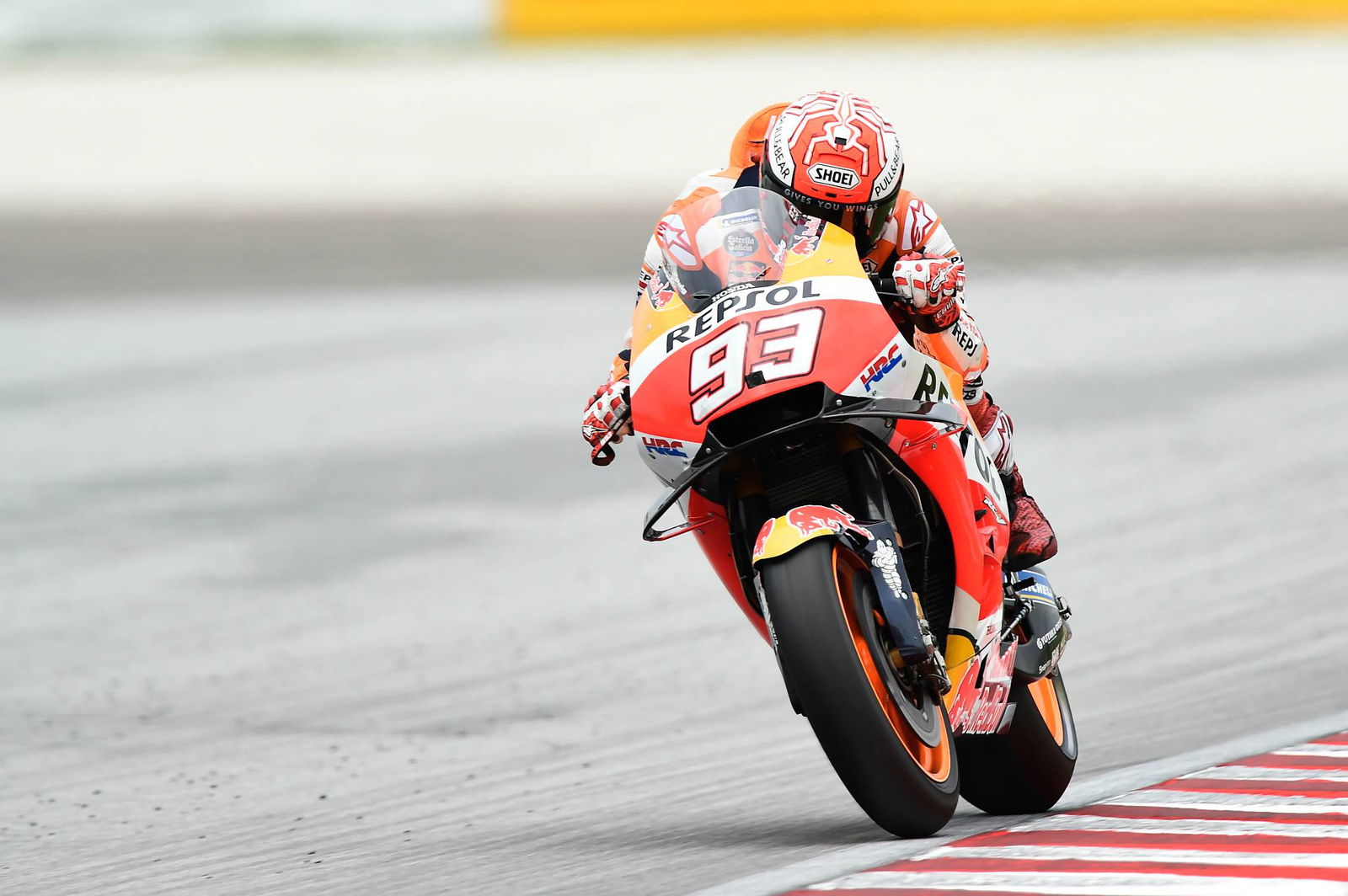 Marquez memudahkan kemenangan Sepang setelah Rossi jatuh