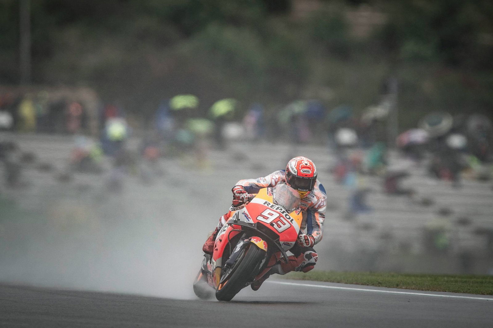 Marquez mendominasi pemanasan basah kuyup