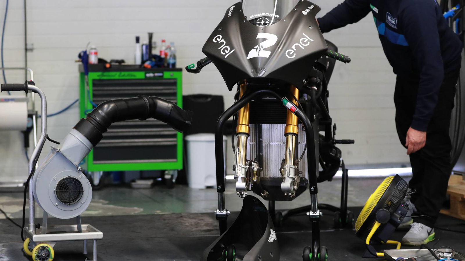 MotoE 'show must go on'