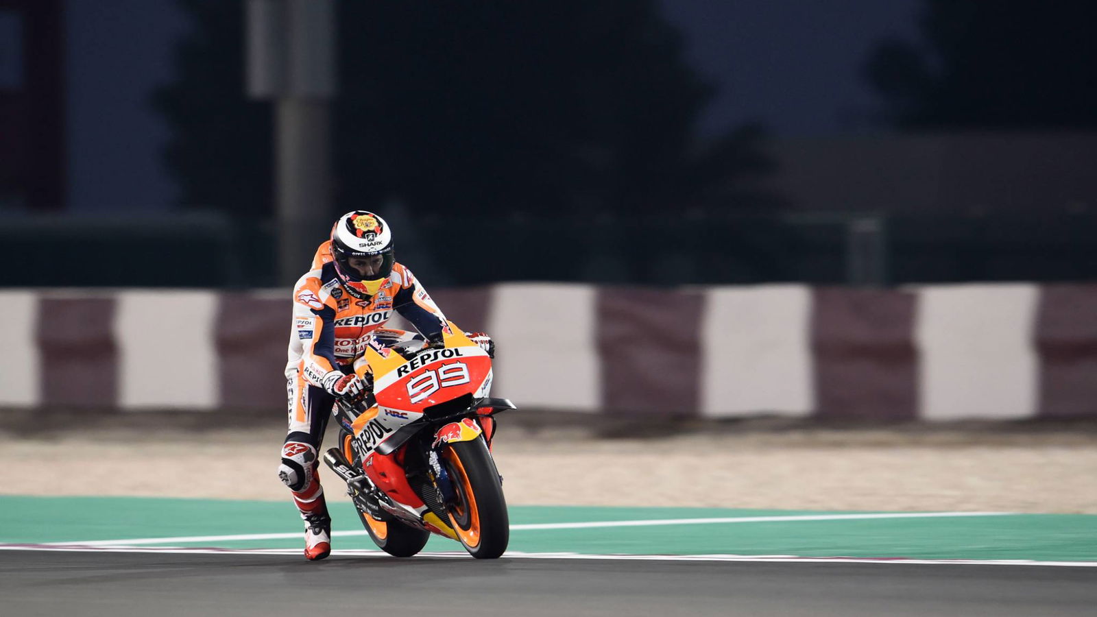 Lorenzo 'kehilangan banyak', mesin kencang