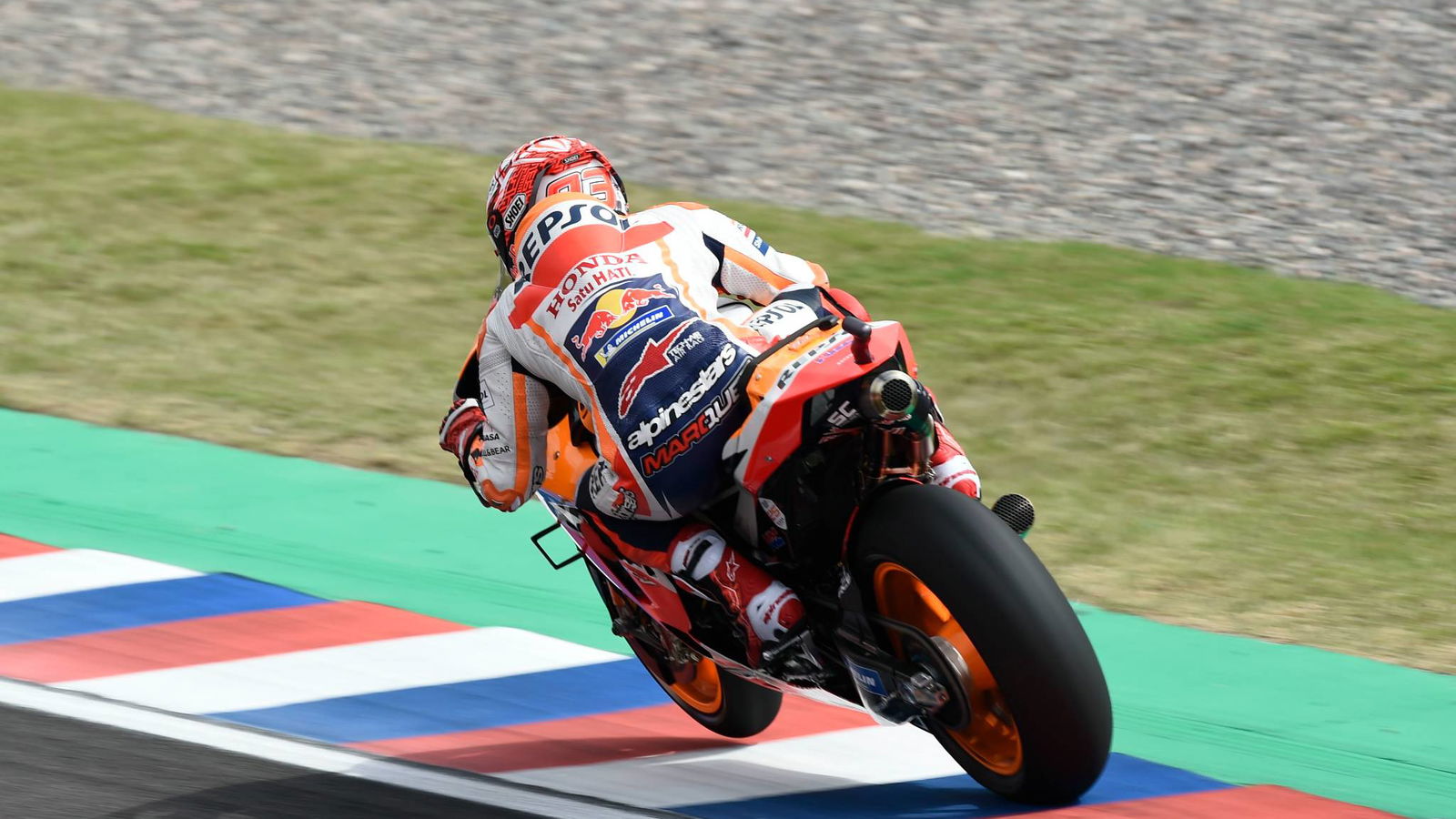 Marquez menyerbu tiang Argentina di depan Vinales