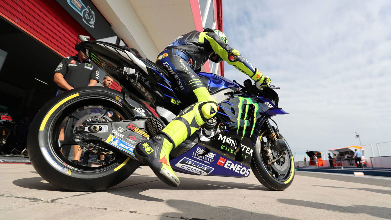 Vinales, Rossi membuat kemajuan setelah start lambat
