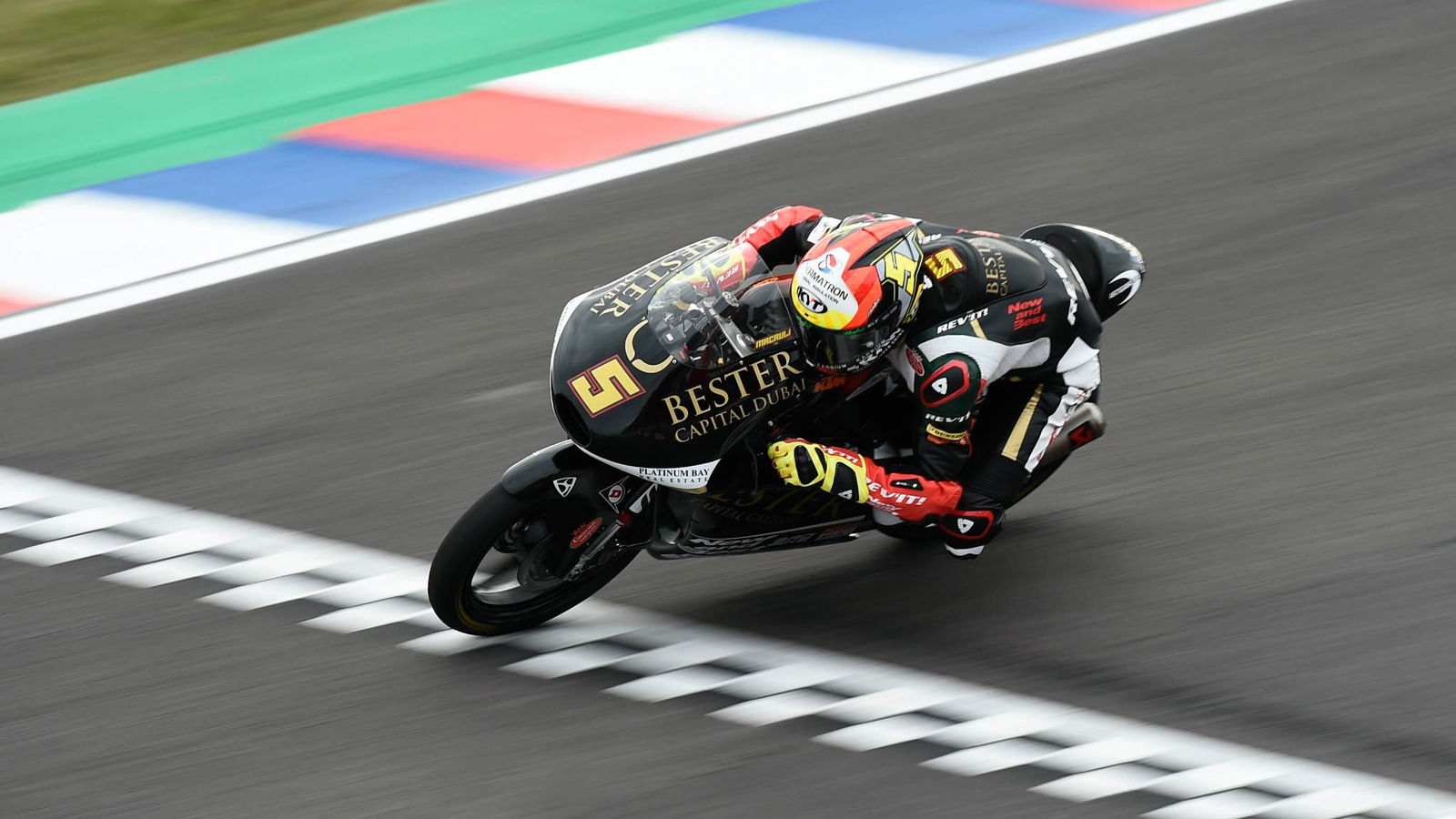 Moto3 Argentina: Masia converts pole to win after last corner scramble