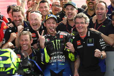 'Era lain' - Rossi naik podium 23 tahun setelah debut!