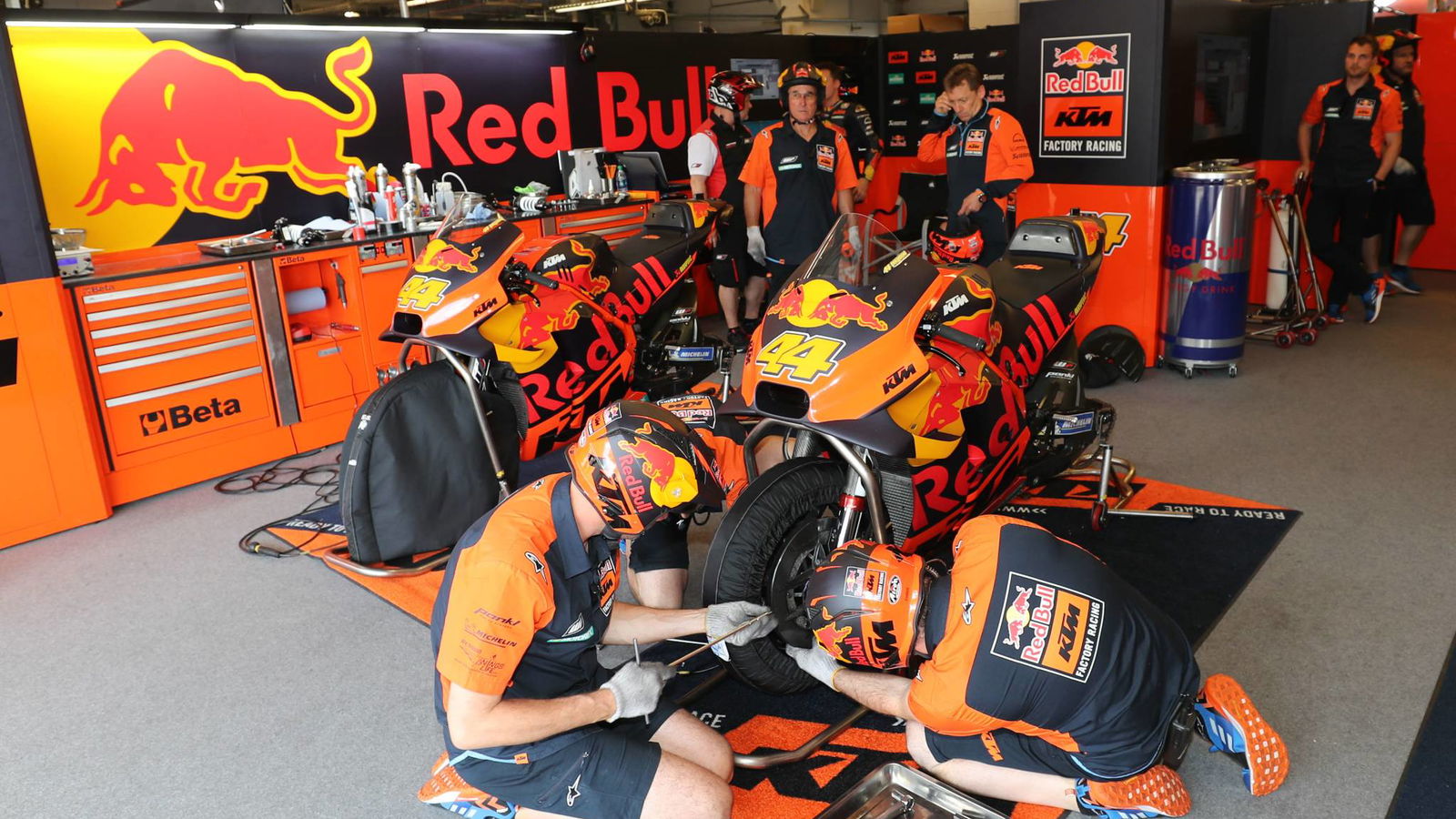 KTM melanjutkan pengujian di Le Mans, Pedrosa masih absen