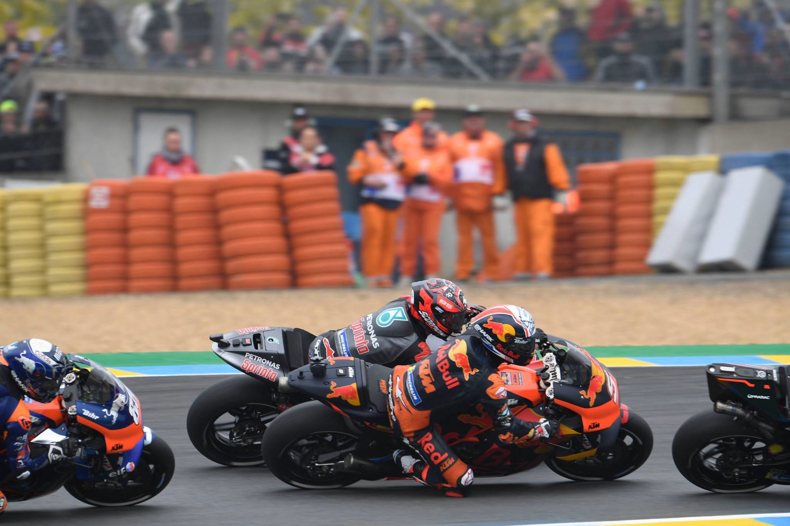Lorenzo menolak rumor Ducati karena cedera memicu 