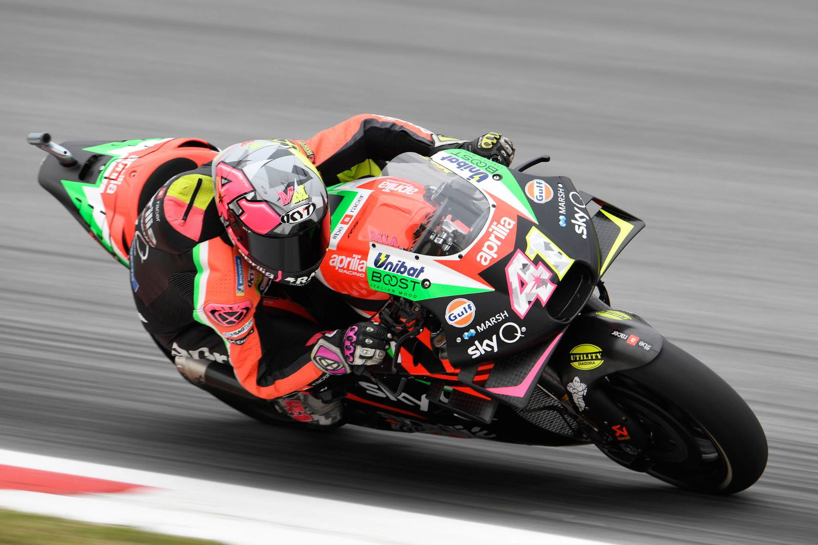 Dovizioso fast out of the box, Petrucci poised