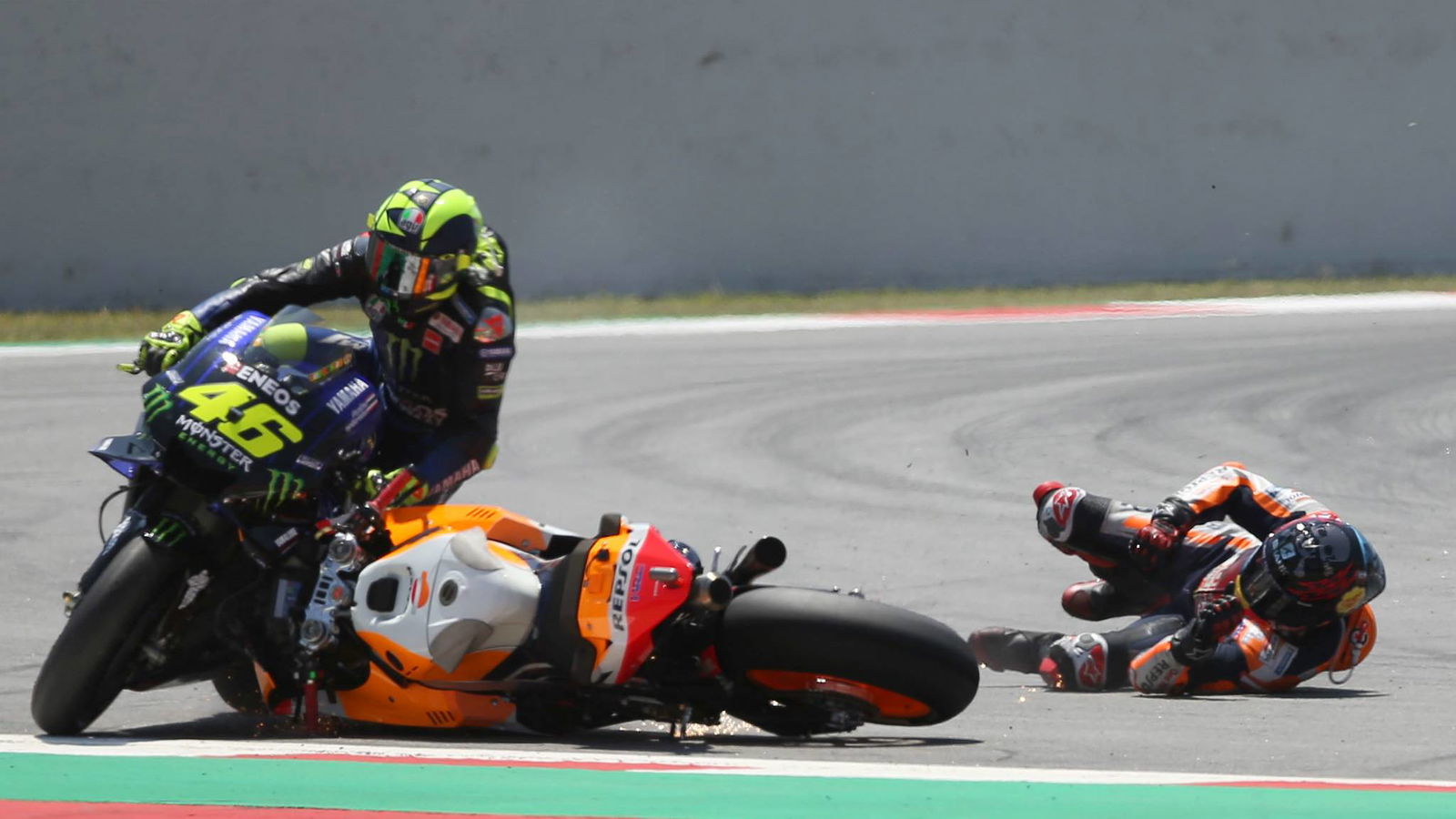 Rossi: Sayang sekali, sakit pergelangan kaki, itu terjadi