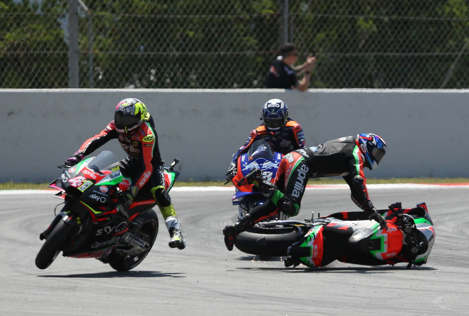 Rins trials new chassis as Suzuki evaluates race debut