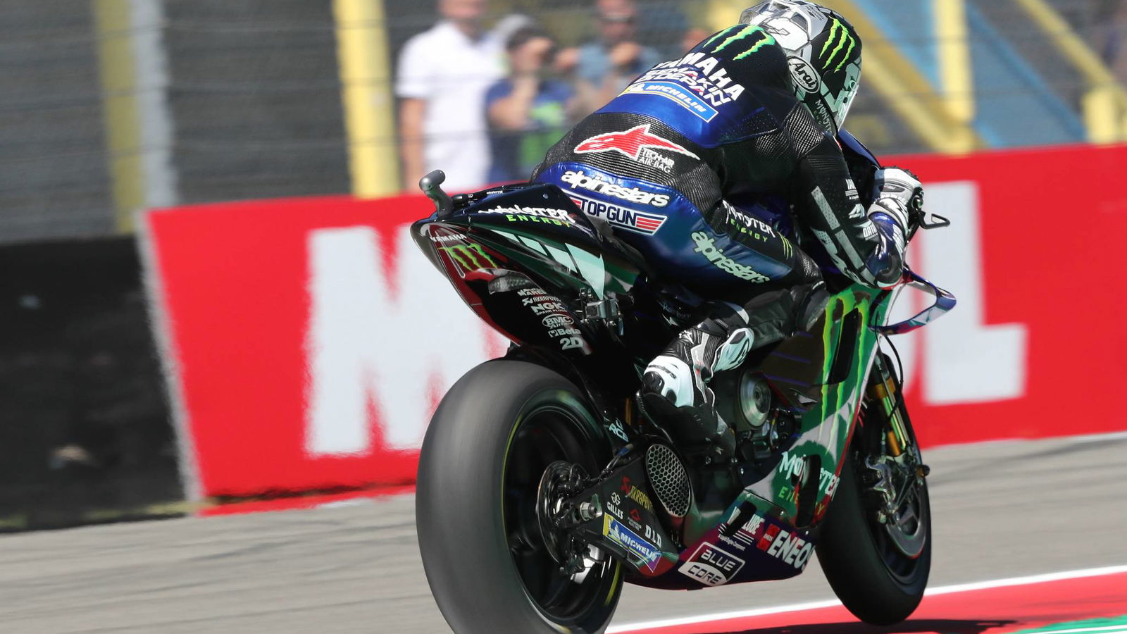 Vinales memimpin pemanasan saat Dovizioso naik ke urutan kedua