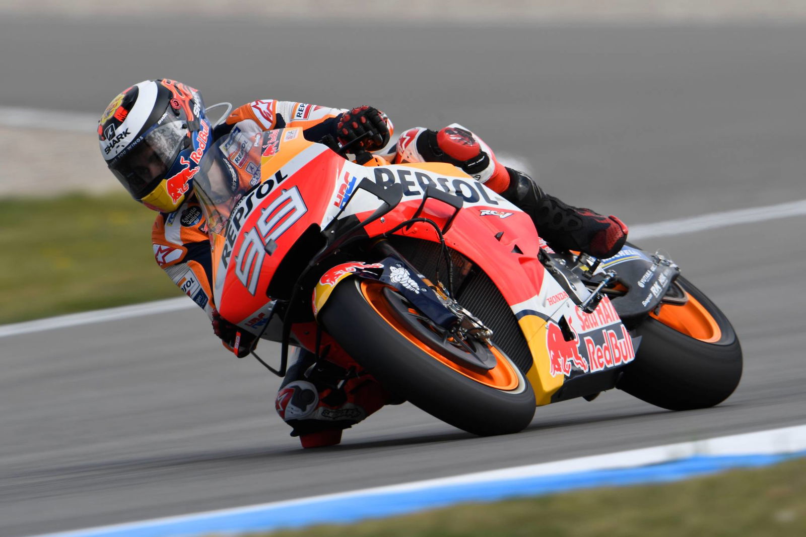 'Senang' Aleix Espargaro jatuh berkelahi