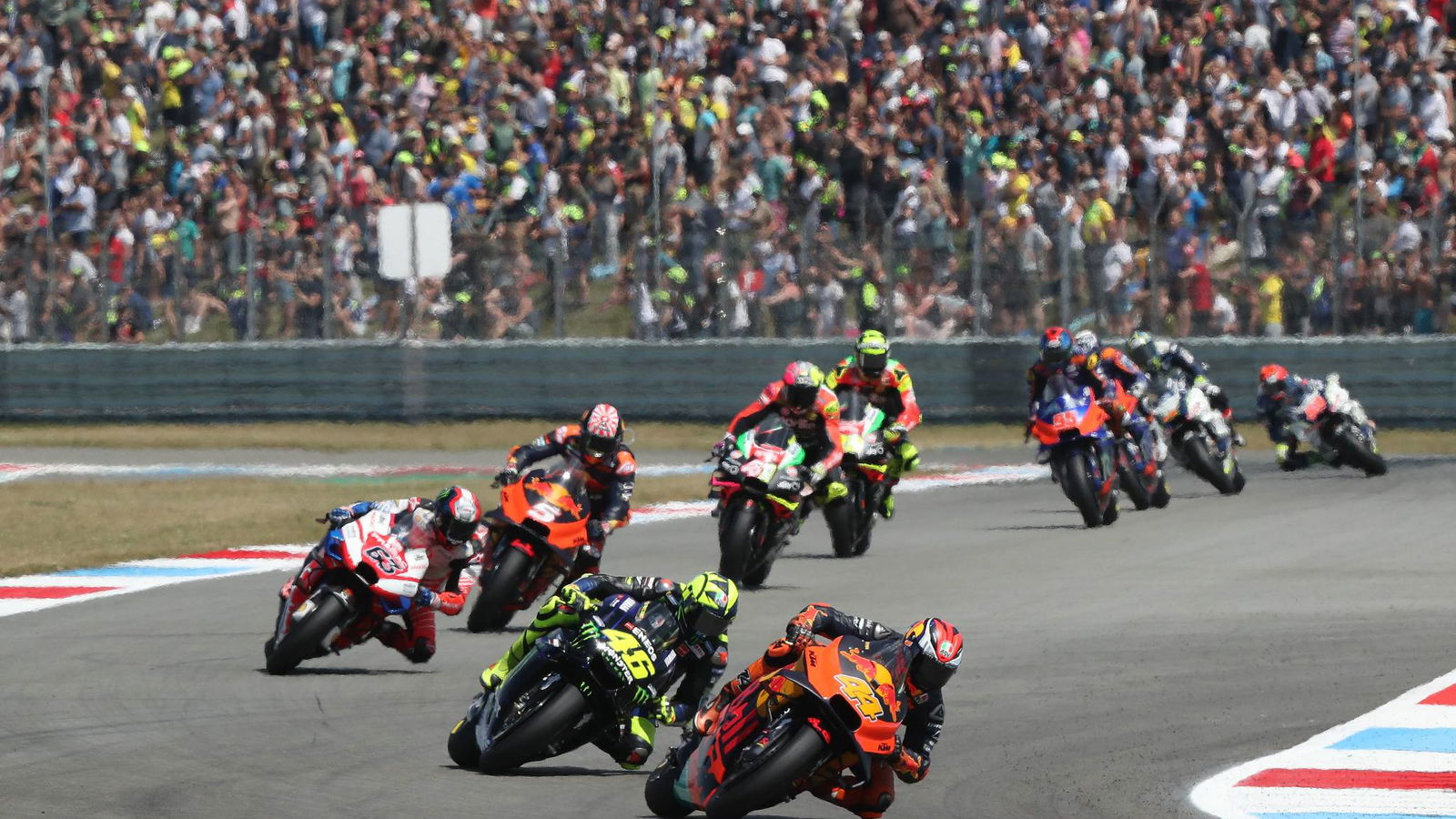 Espargaro yang 'brilian' mengalahkan rasa sakitnya
