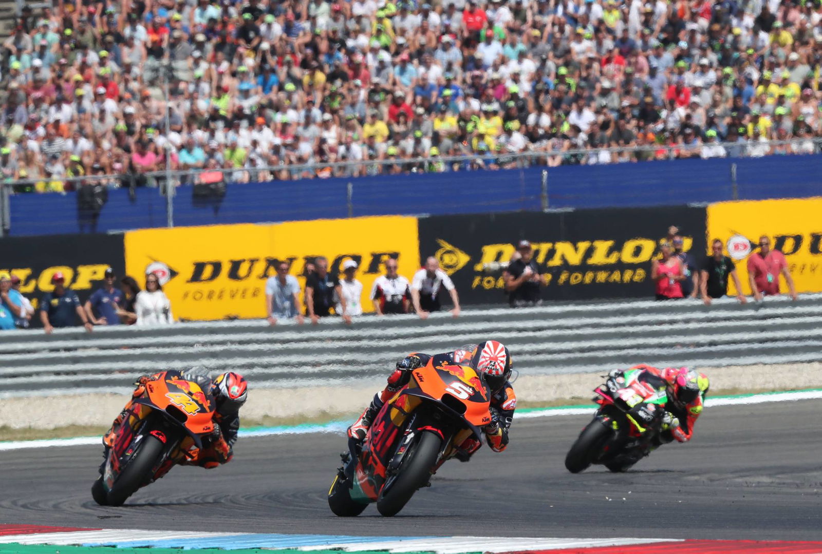 Espargaro yang 'brilian' mengalahkan rasa sakitnya