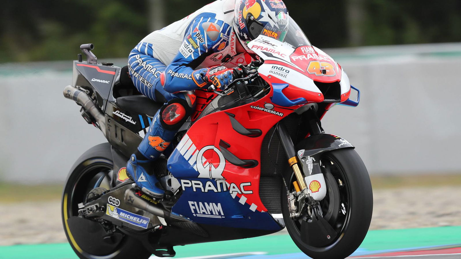 “I get stared at in these conditions “ – Miller goes slick to second