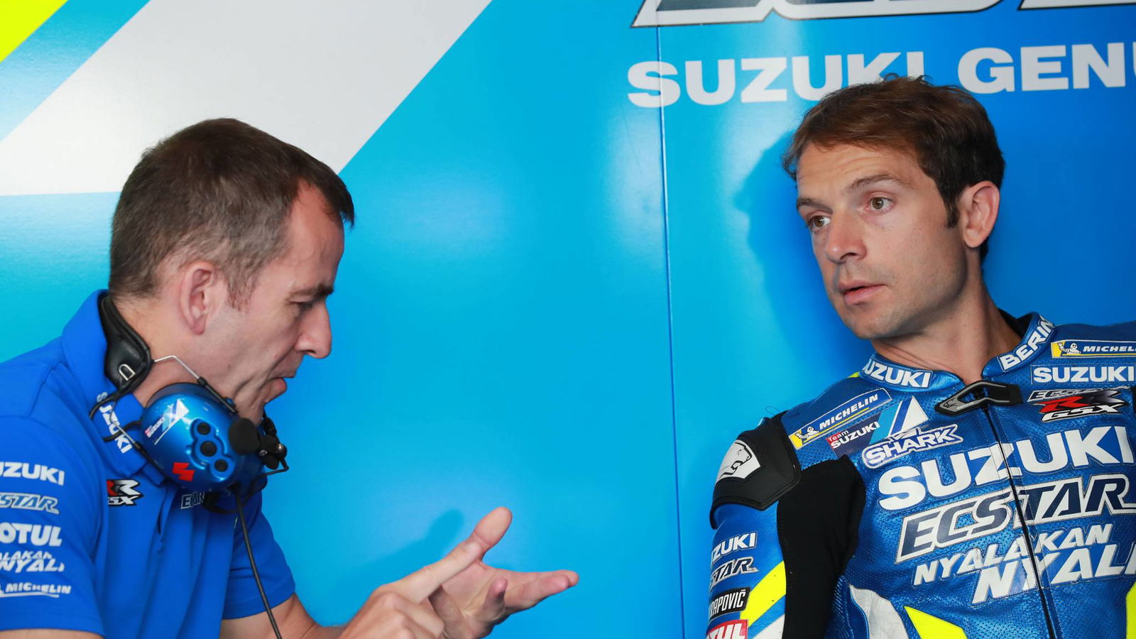 Guintoli tests how fast a Suzuki street bike is on track