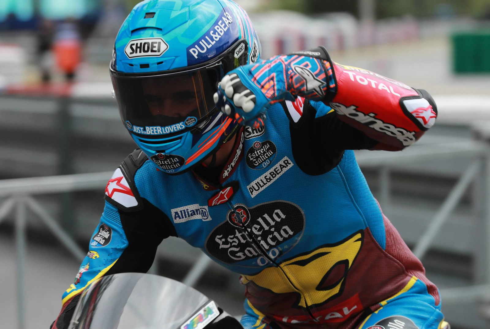 Moto2 Brno: Marquez wins after Czech masterclass