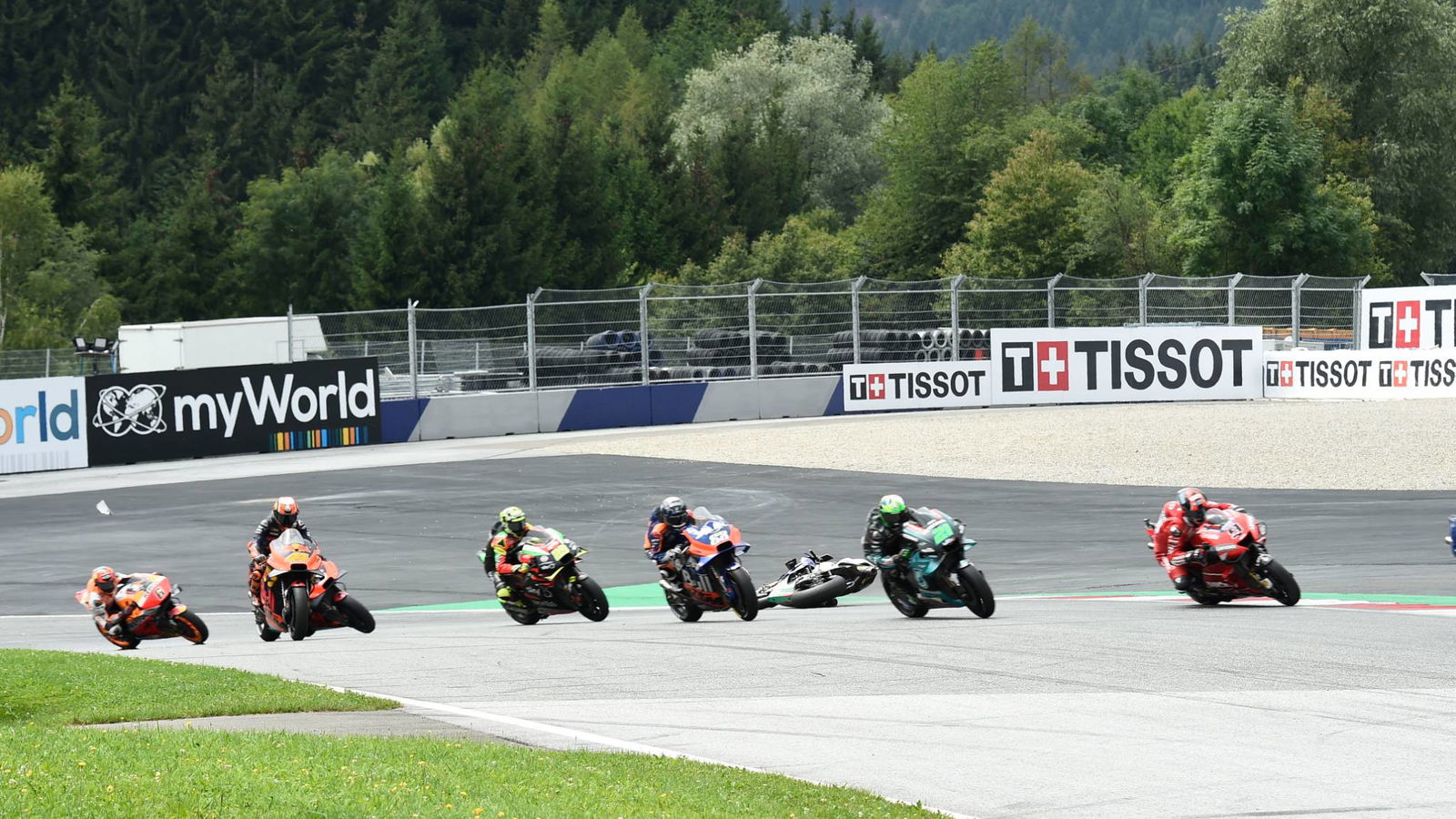 Crutchlow falls as Espargaro stops