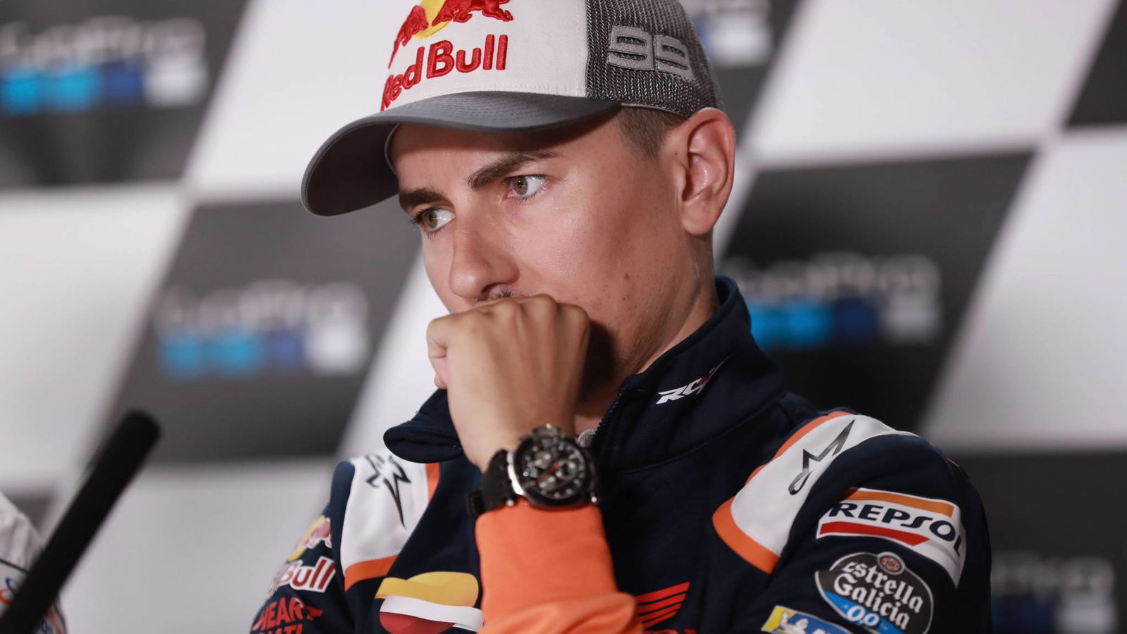 Lorenzo menolak rumor Ducati karena cedera memicu 