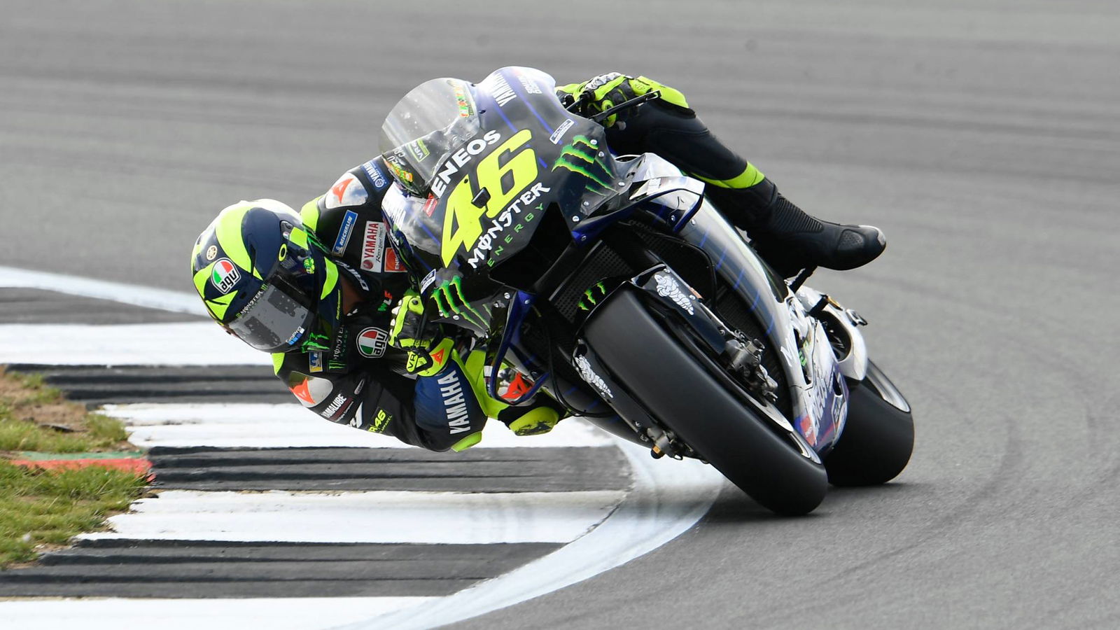 Rossi mendapatkan putaran ke belakang, start yang bagus, trek 'hampir sempurna'