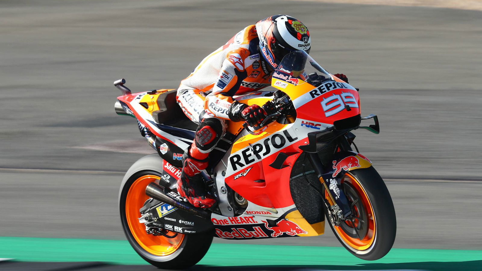 Lorenzo berharap bisa menutup jarak