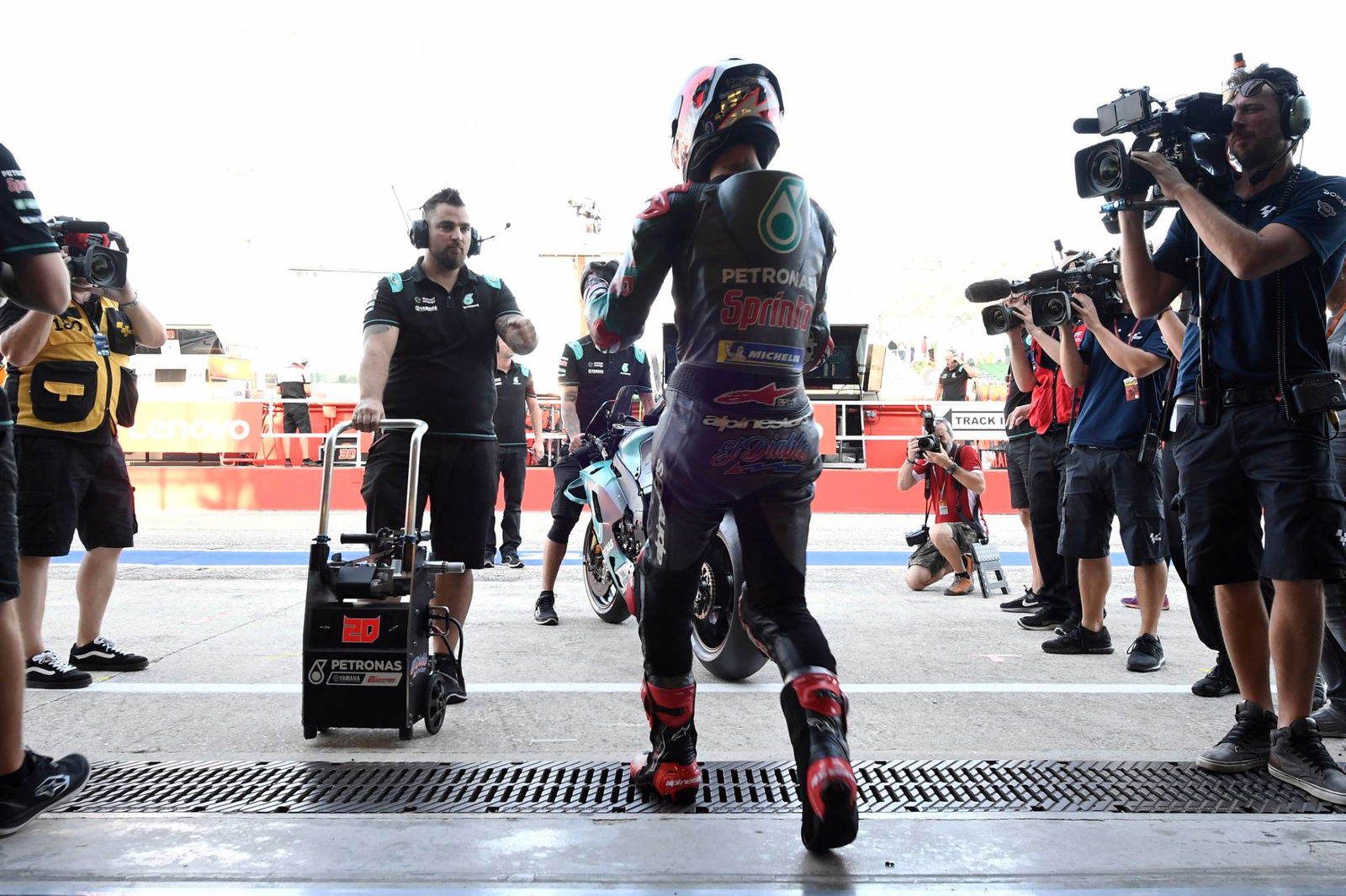 Marquez di tengah yamahas