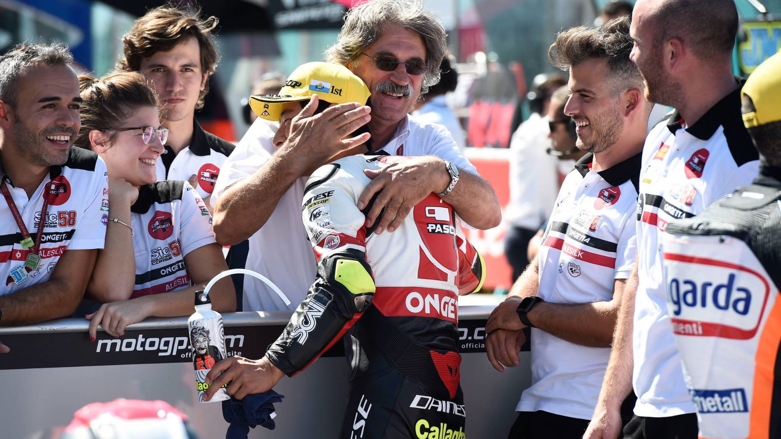 Moto3 Misano: Suzuki meraih kemenangan emosional dalam balapan penuh tabrakan