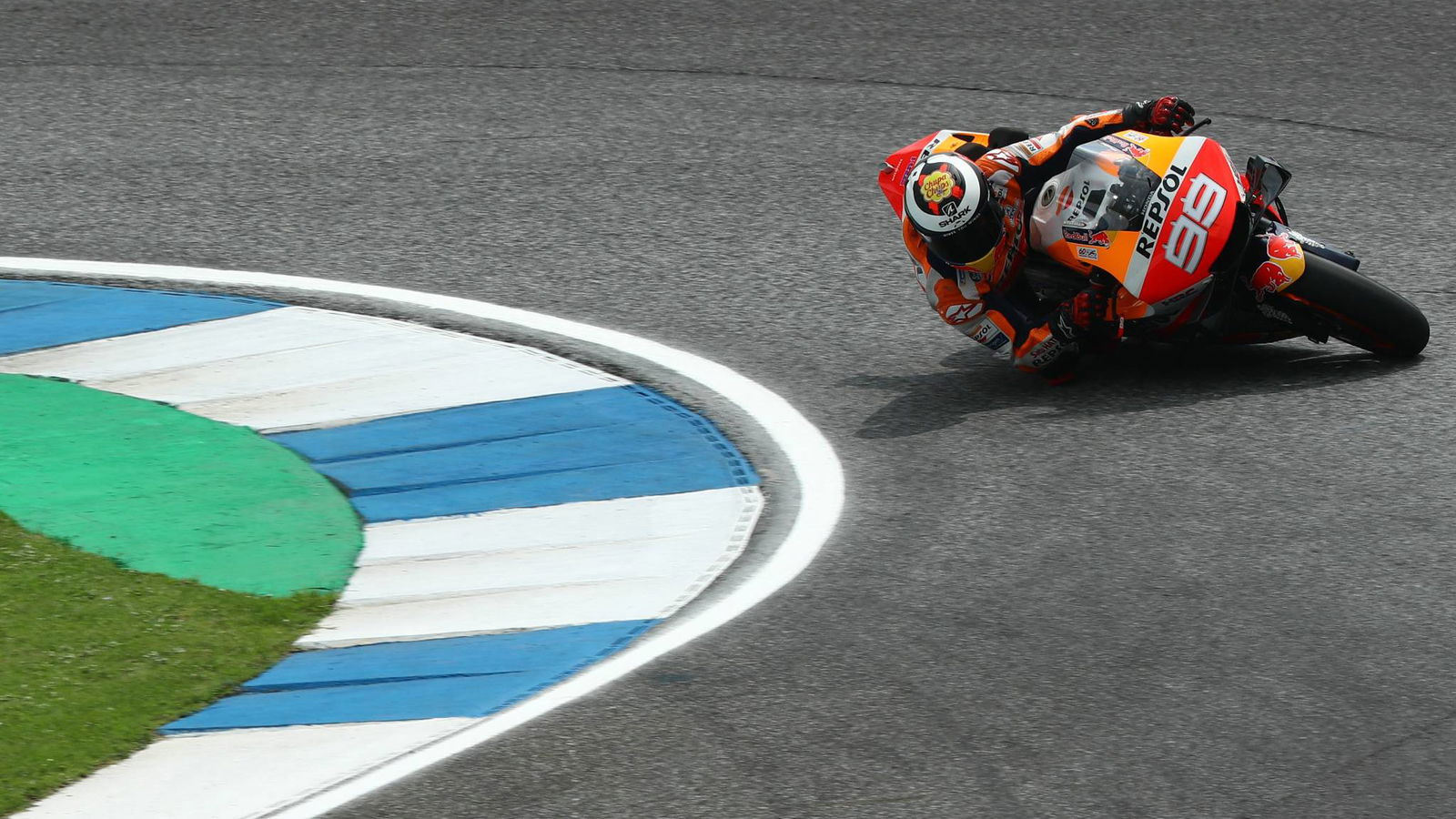Lorenzo mendapat ketakutan di tikungan yang sama dengan Marquez