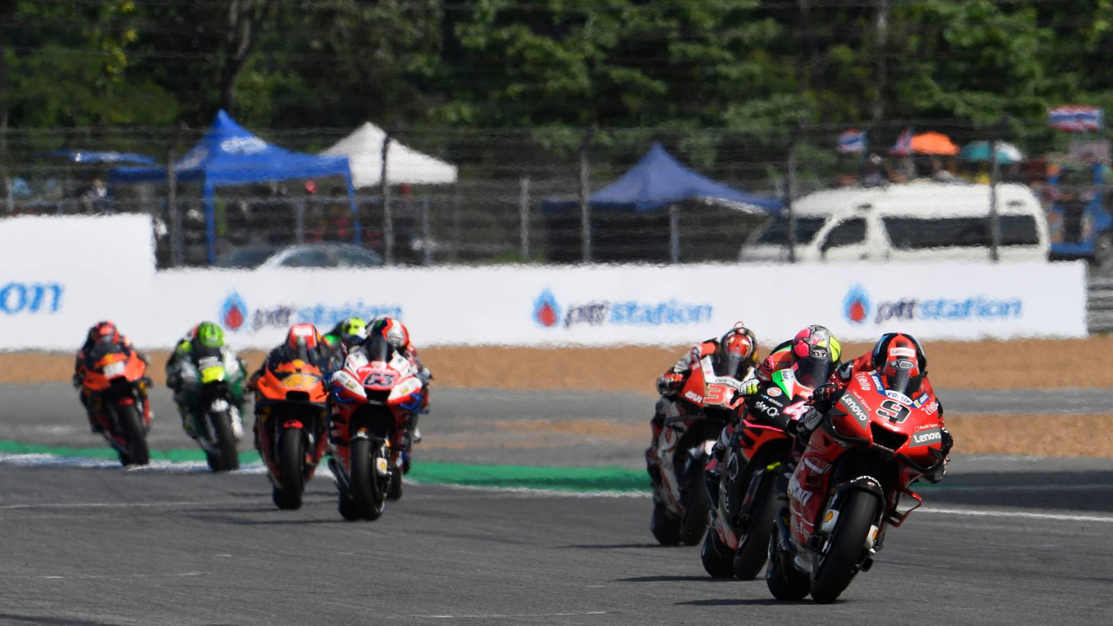 Petrucci puzzled by 'slow' straight, beginning of race
