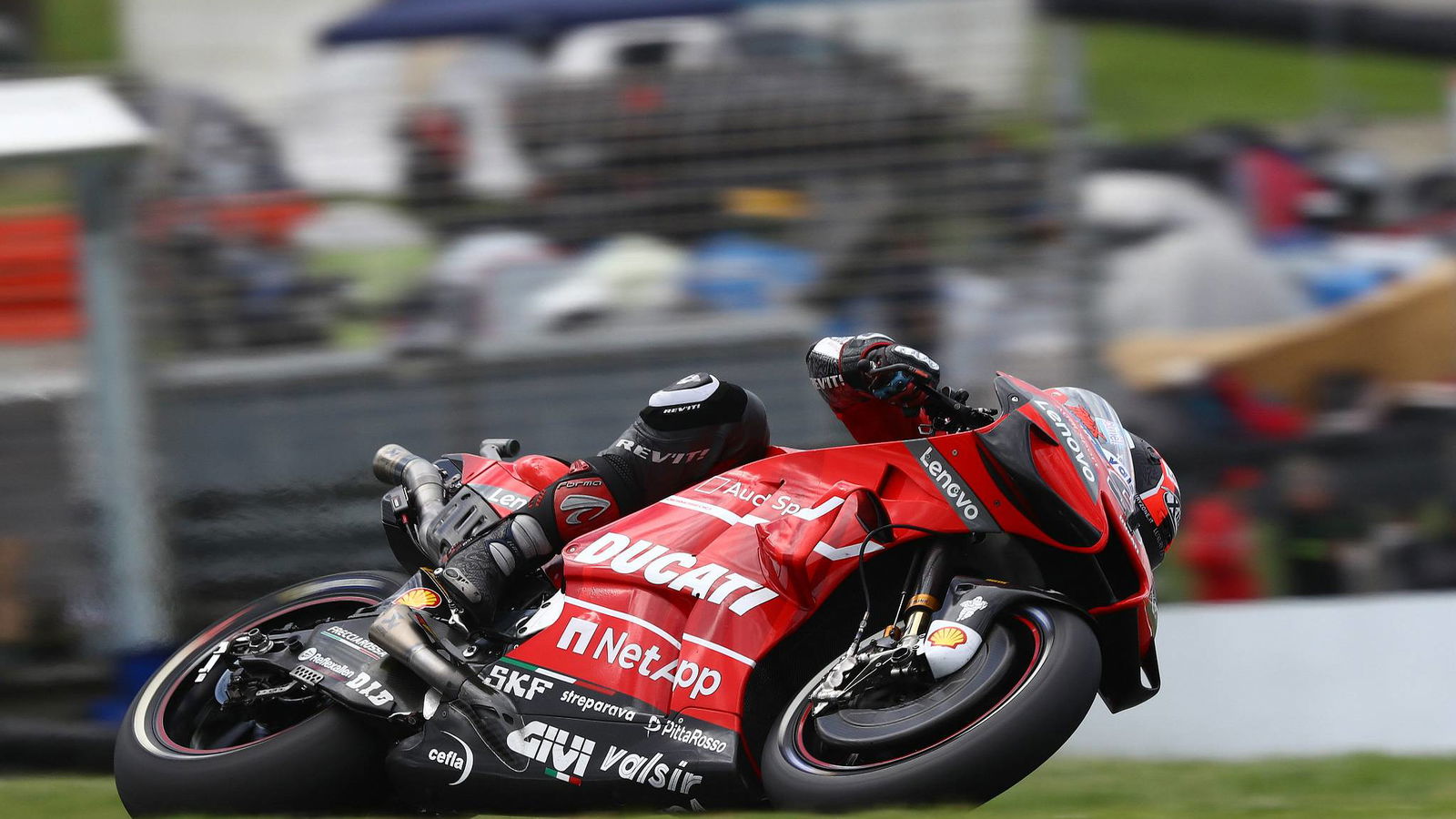 Video: Petrucci menjatuhkan Quartararo setelah mengalami pukulan telak