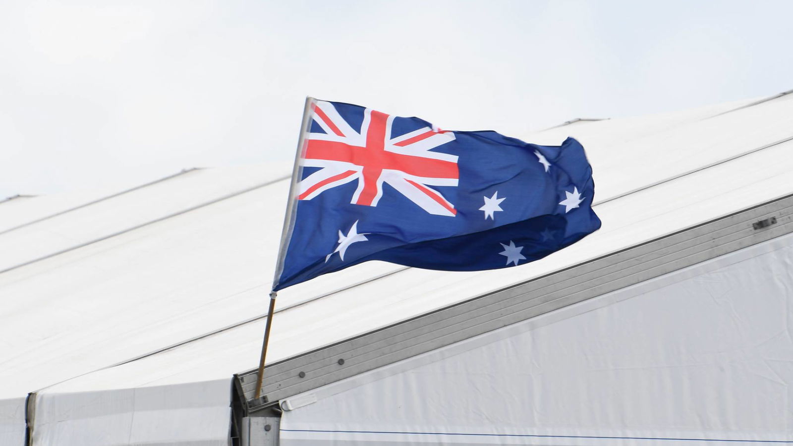 Kualifikasi MotoGP Australia ditunda hingga Minggu karena kondisi berangin