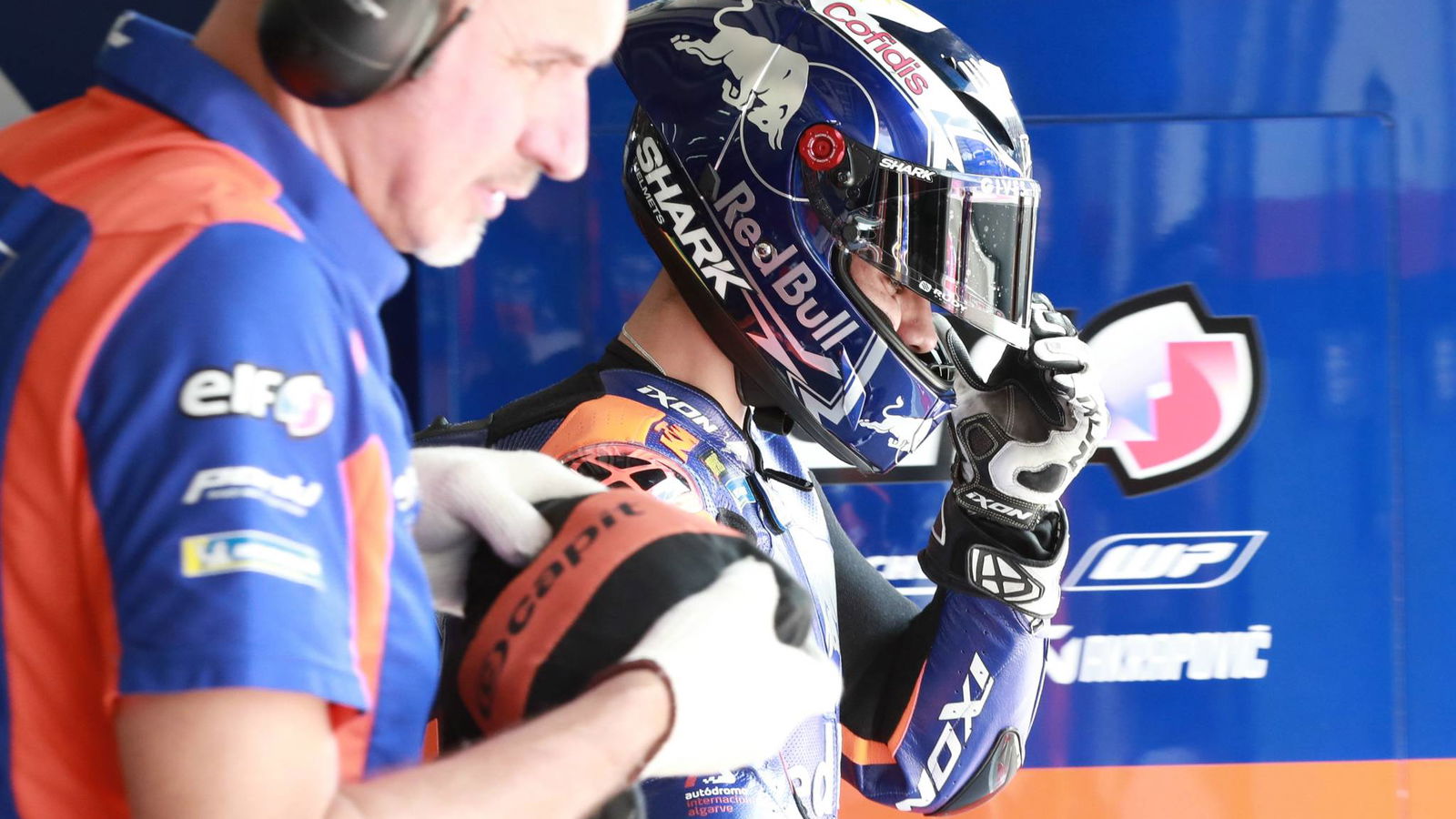 Oliveira surgery, out of Valencia 
