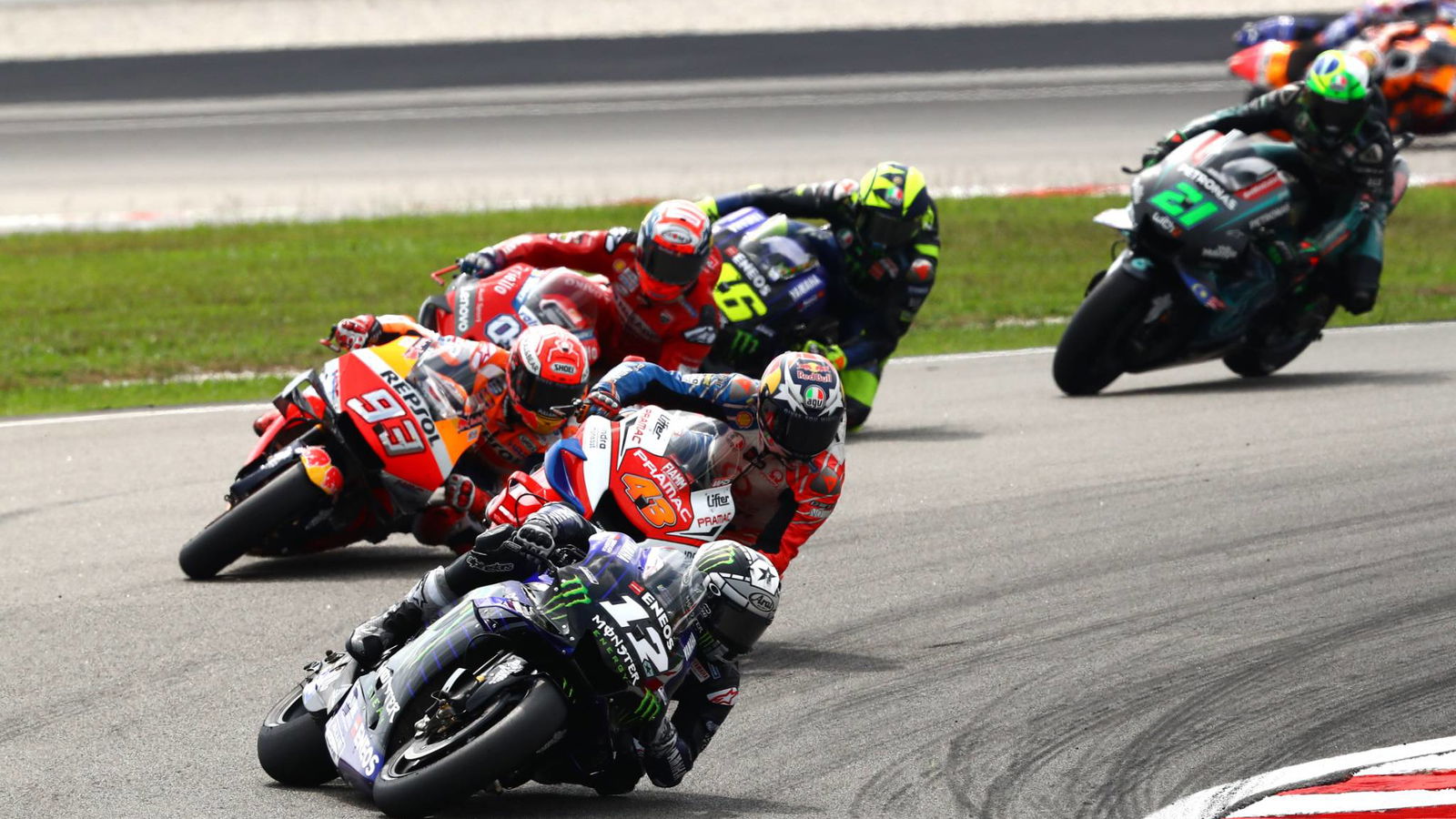 Vinales keeps pace “in the pocket” to defend against Marquez