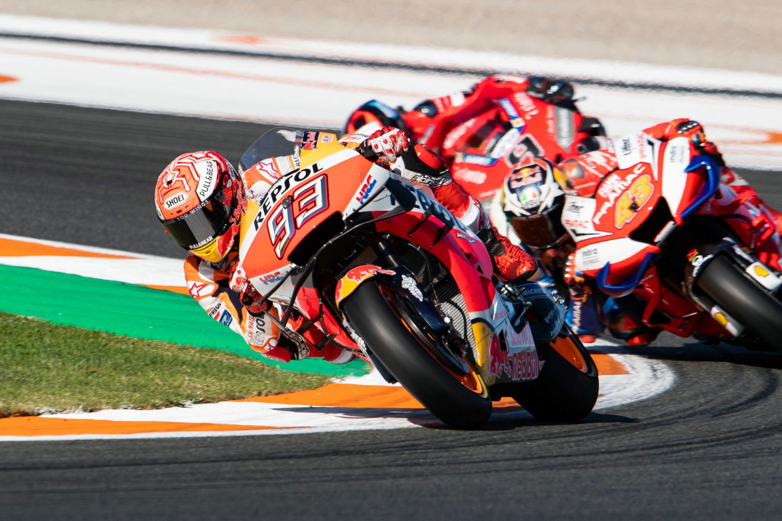 Marquez pulih dari kejatuhan untuk memimpin pemanasan MotoGP Valencia
