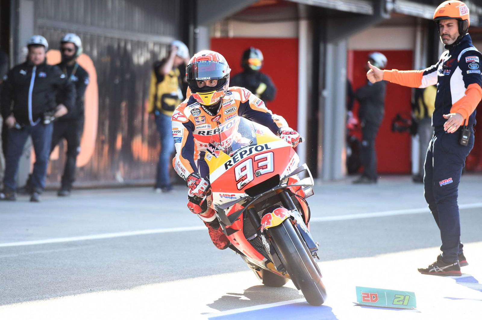 Marquez pulih dari kejatuhan untuk memimpin pemanasan MotoGP Valencia