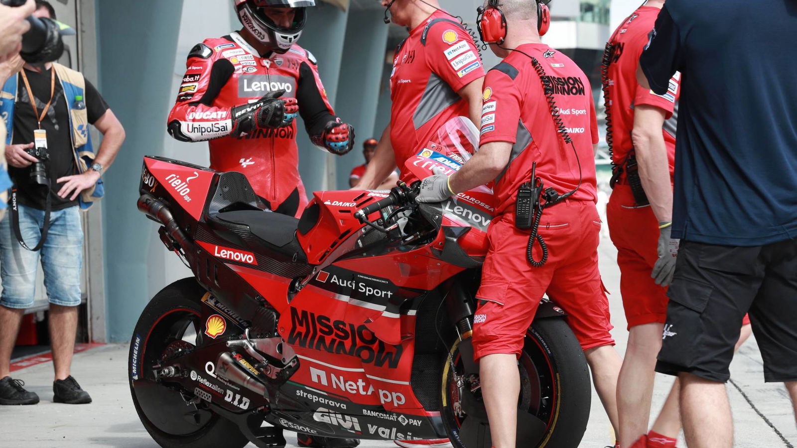 Petrucci bersiap untuk menyelesaikan dengan panik
