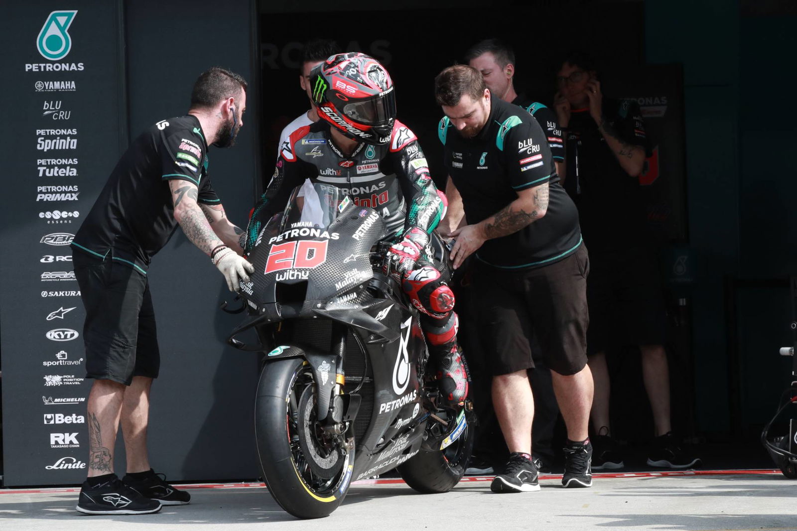 Crutchlow to persist with tricky 'scooter brake'
