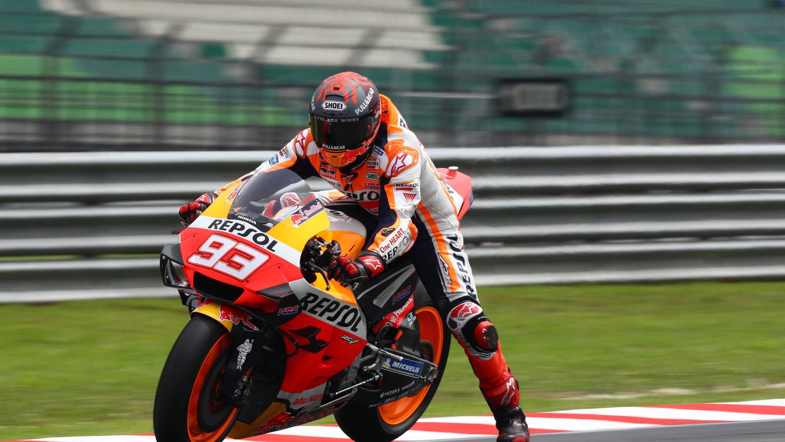 Marquez 'suffers' physically, 'more worried' technically