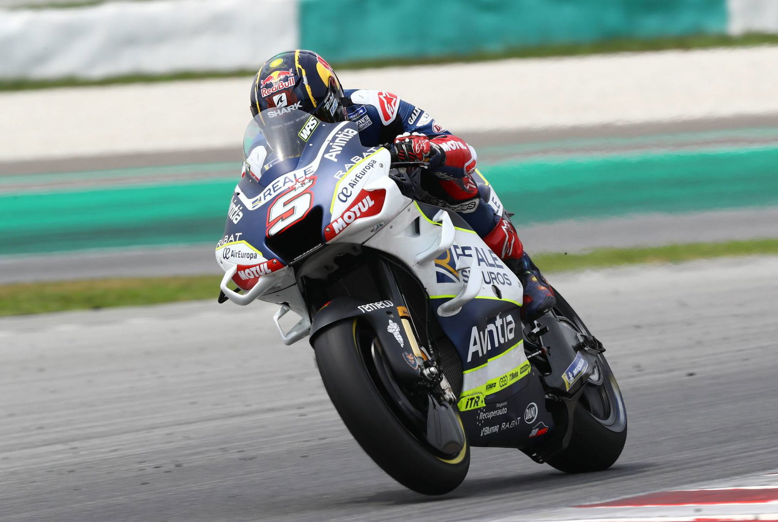 Marquez 'suffers' physically, 'more worried' technically