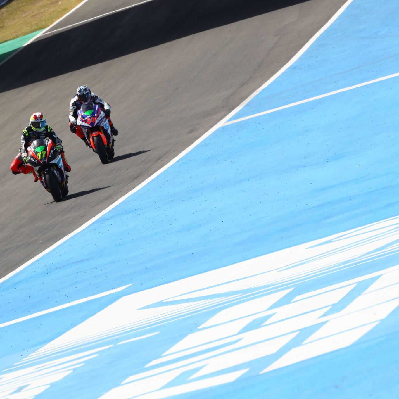 MotoE: Aegerter menyalakan bendera saat Granado dikalahkan