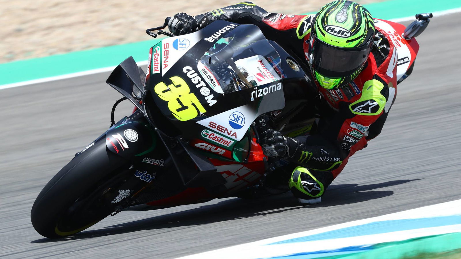 Cal Crutchlow akan menjalani operasi