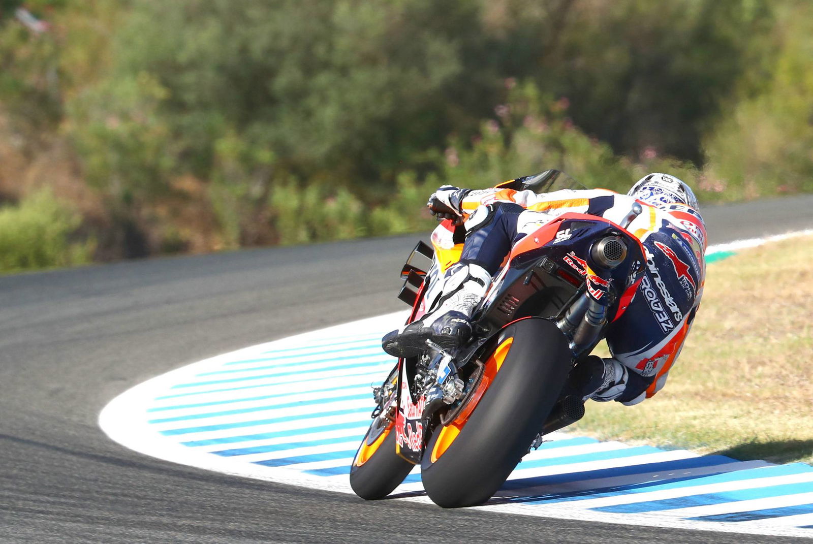Marquez menahan Yamahas dalam pemanasan, kejatuhan besar bagi Crutchlow