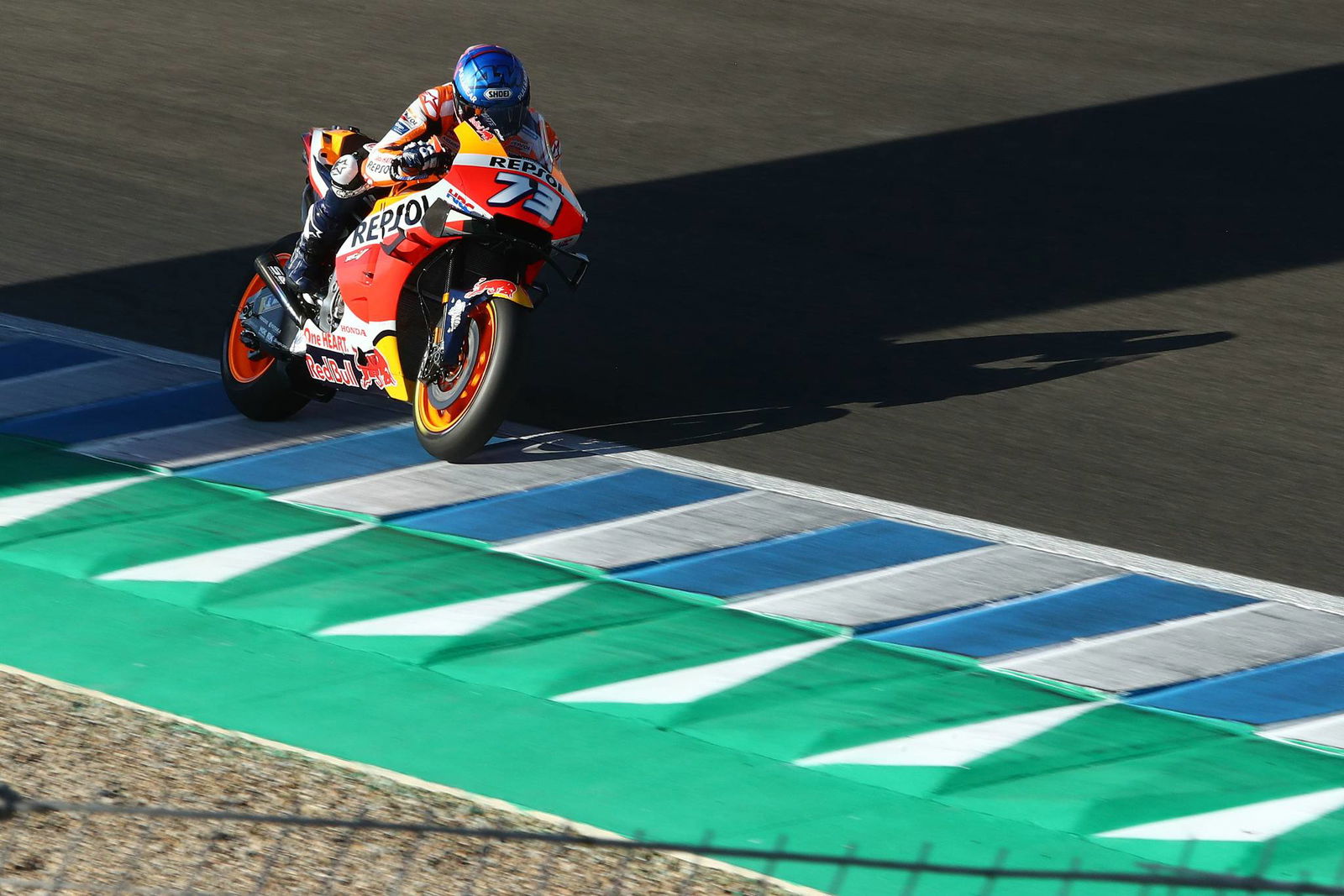 Aleix: The Aprilia cannot do that riding style