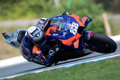 Oliveira carries momentum with top three turn, 0.048s off first