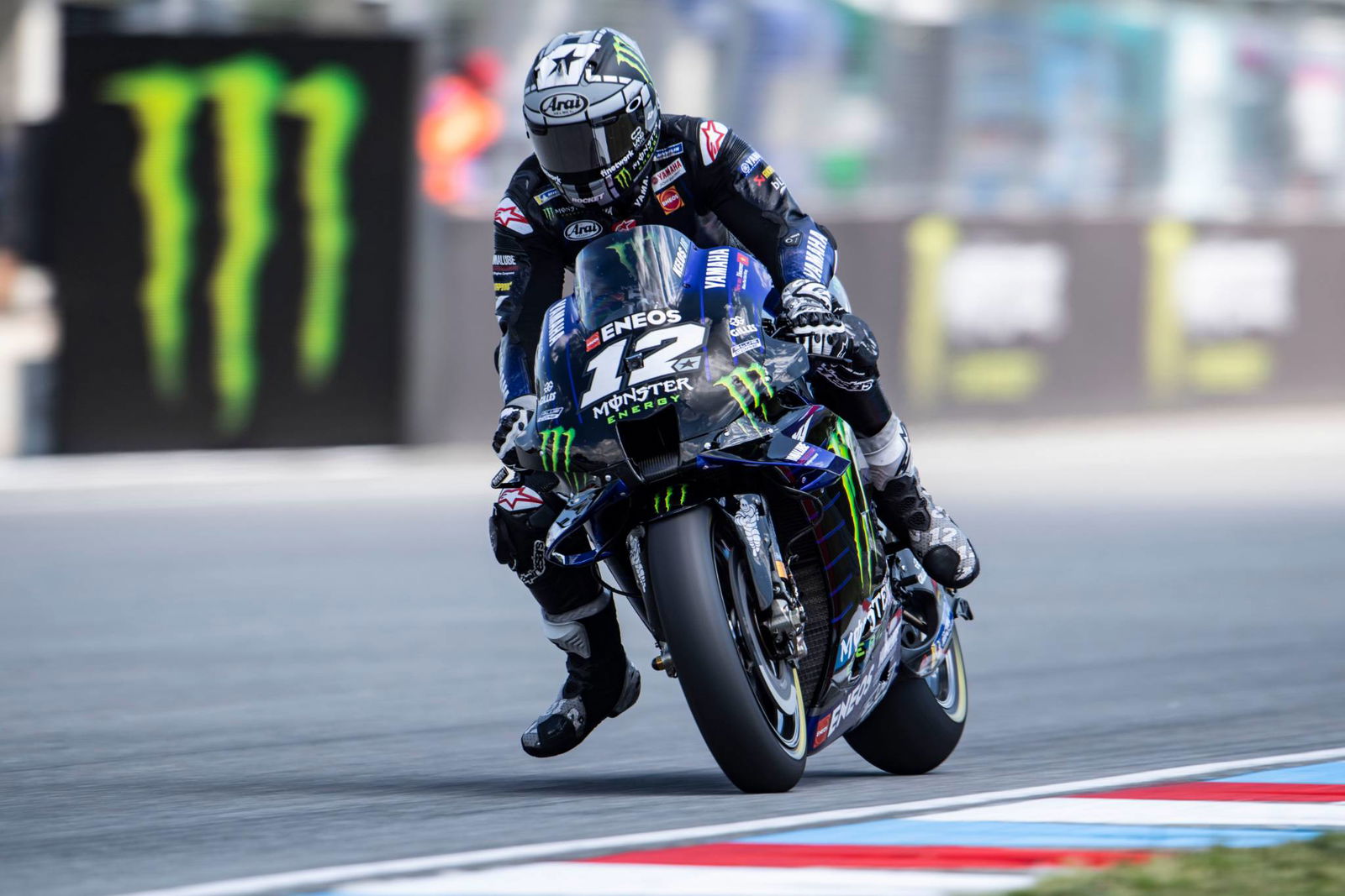 Oliveira carries momentum with top three turn, 0.048s off first
