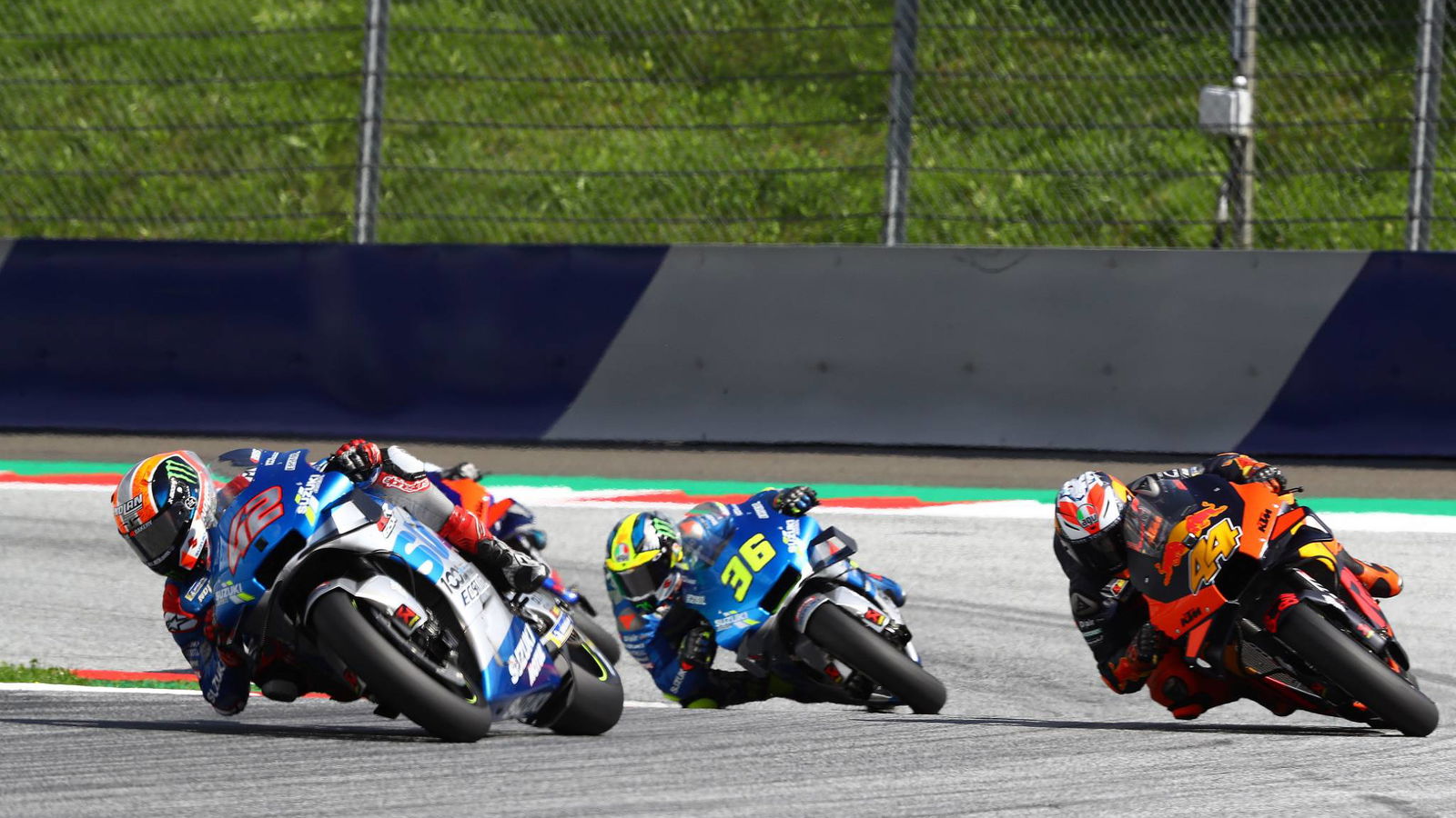 Suzuki 'great bike', 'contender for title'