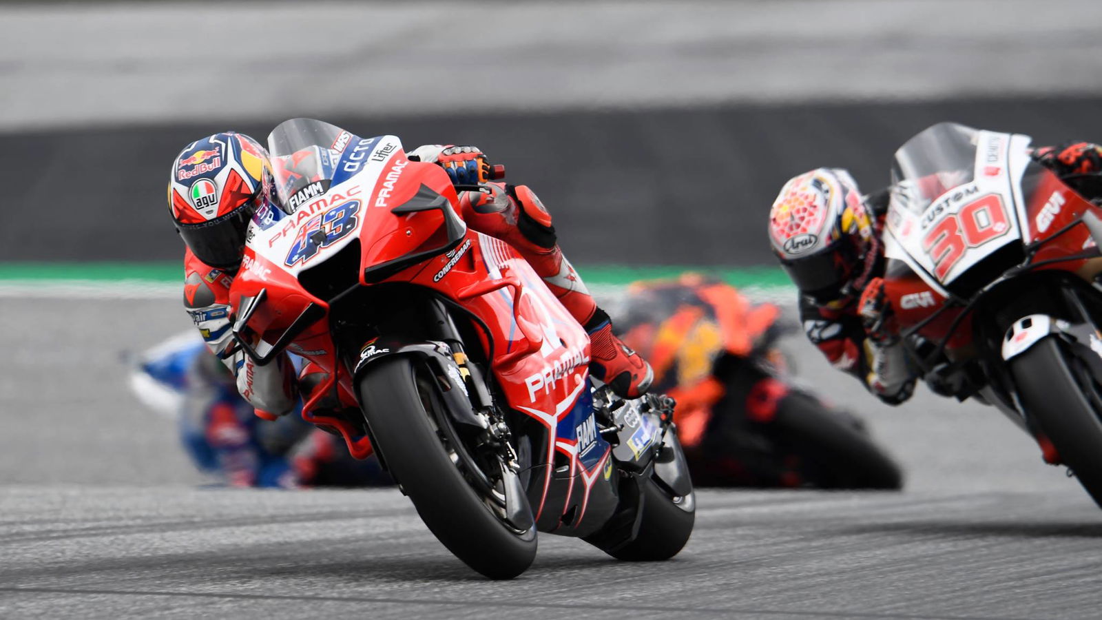 Miller shrugs off shoulder pain, misses out on MotoGP glory again