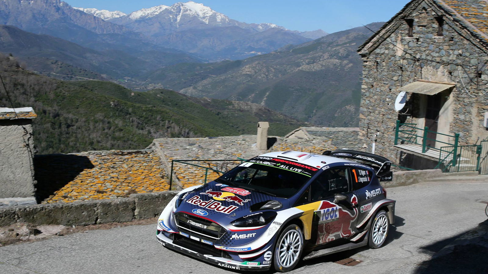 Ogier pulls out lead on Neuville