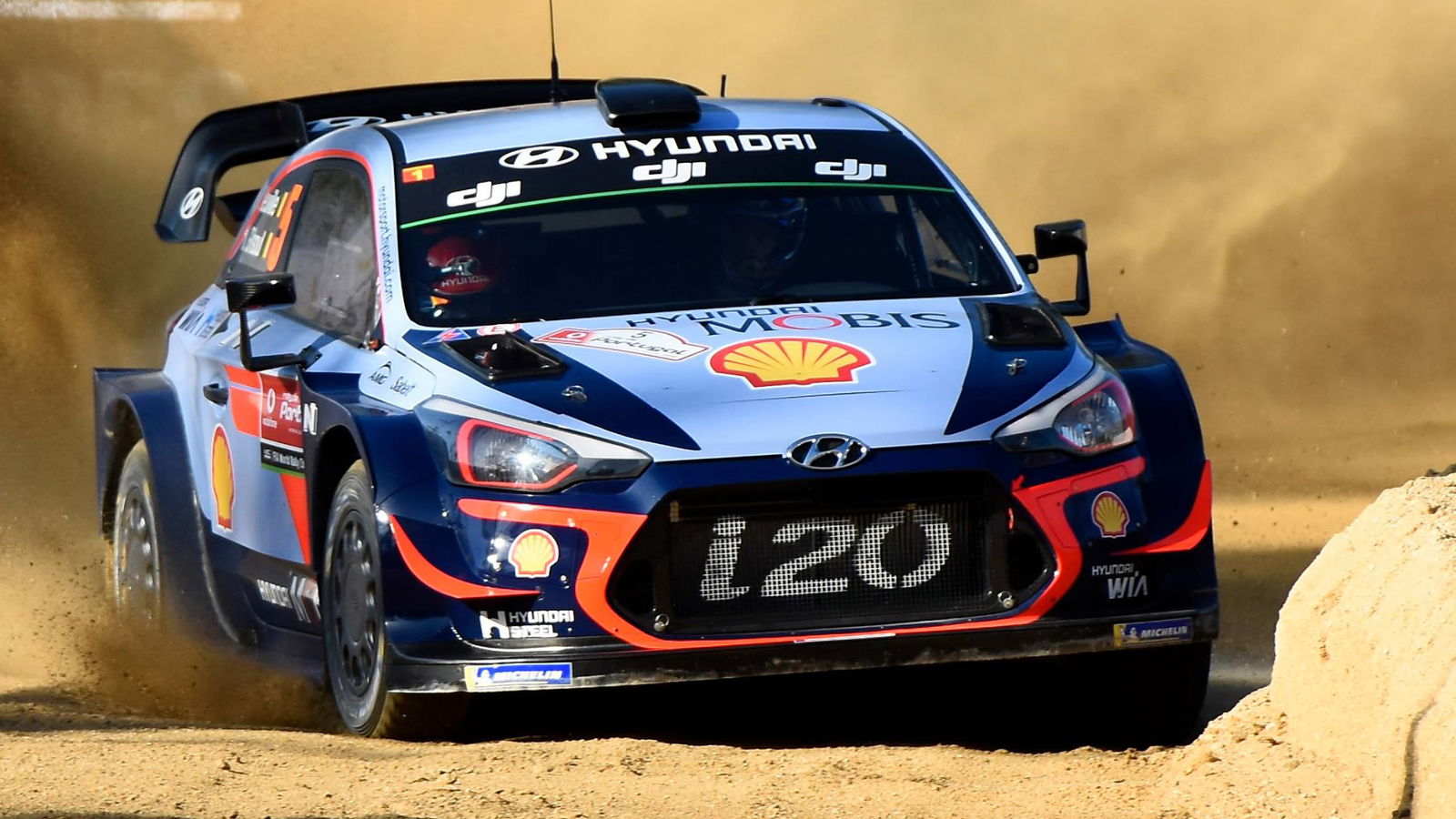 Neuville memperpanjang keunggulan Portugal saat Meeke tersingkir